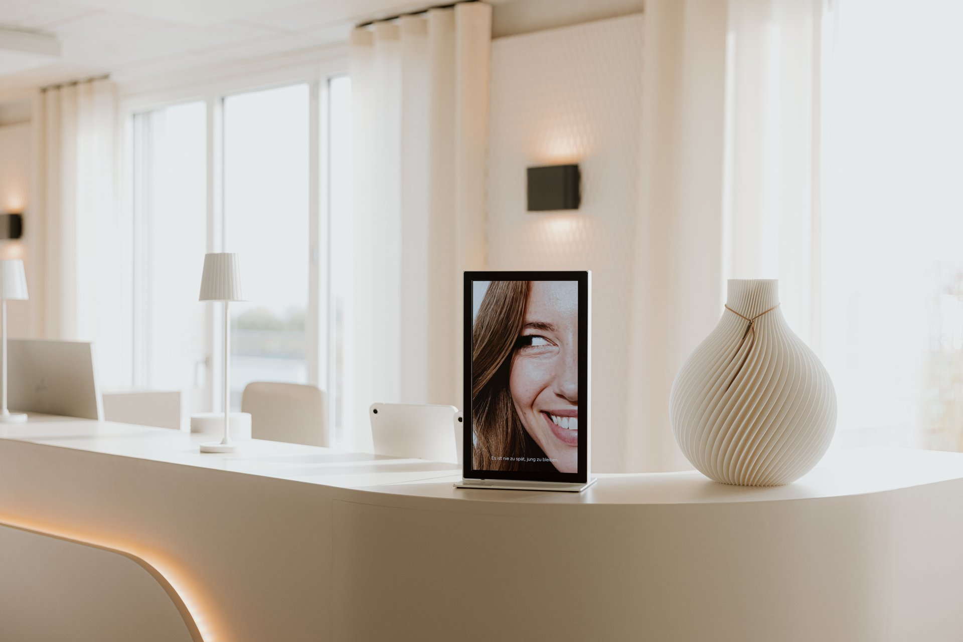 CRYODYNAMIC Empfangsbereich – modernes Longevity-Zentrum in Zug